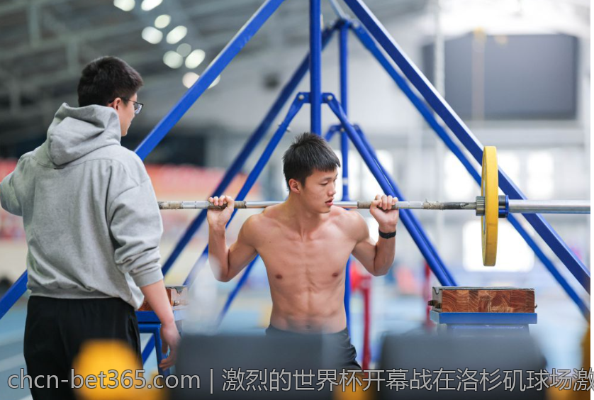 激烈的世界杯开幕战在洛杉矶球场激情上演